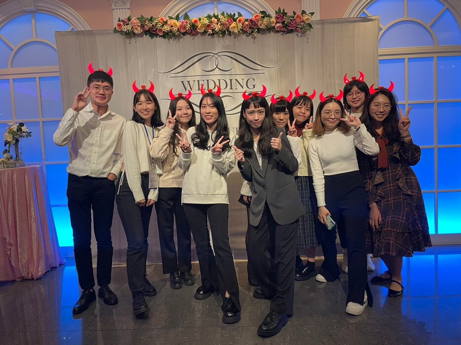 碩一(111)同學們表演合影圖片